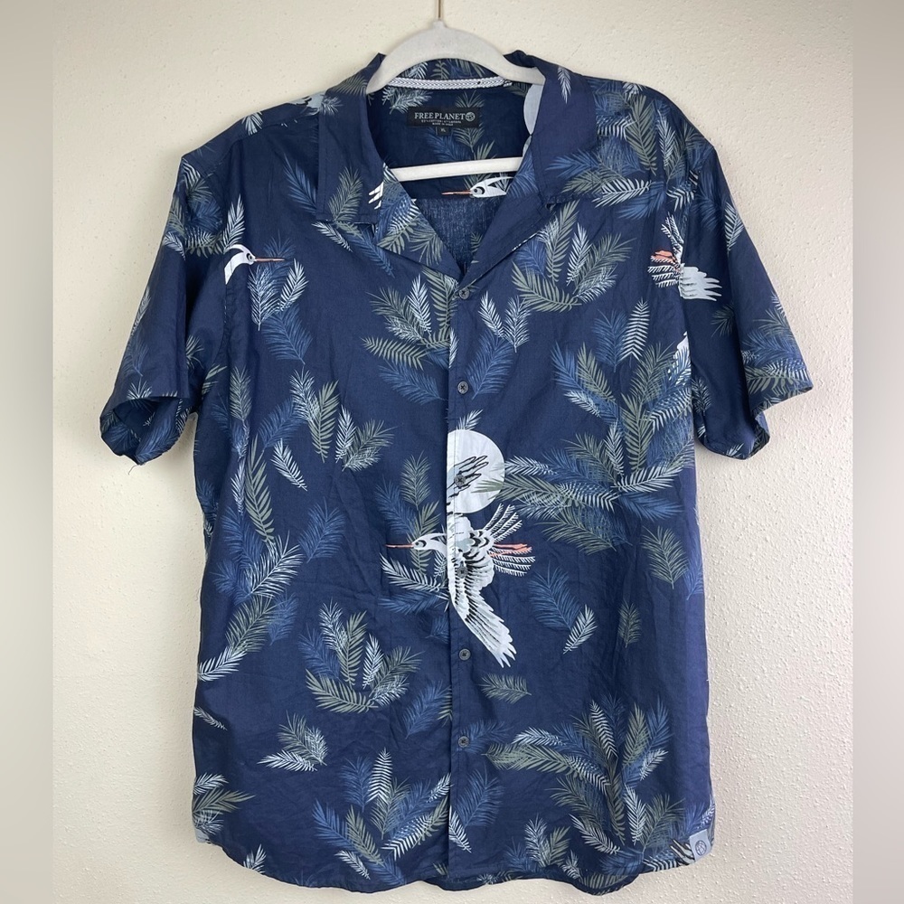 Free Planet Blue Button Down Men's Shirt Size‎ XL